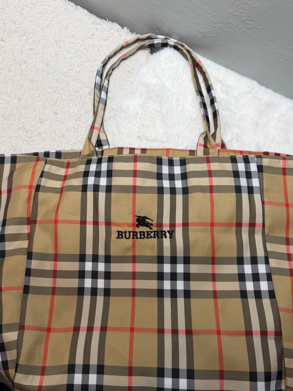 Burberry beauty tote NWT - Picture 5 of 5